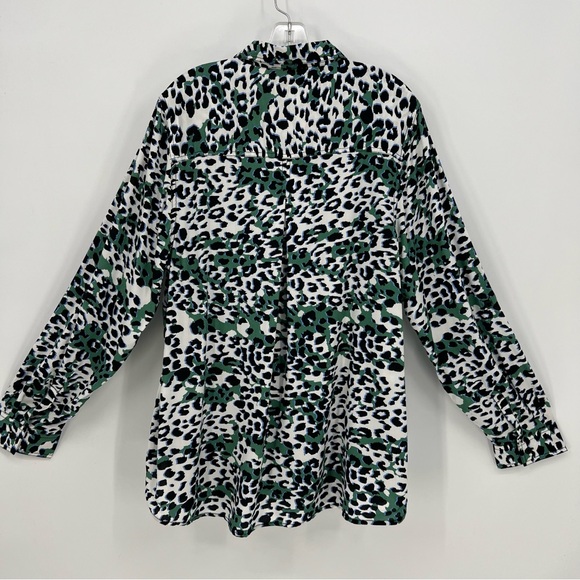BeachLunchLounge Top Womens Plus Size Green Leopard Print Button Roll Tab Sleeve - Picture 3 of 16